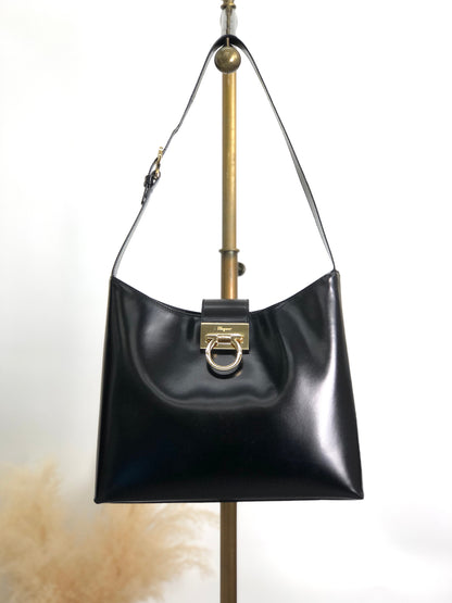 Salvatore Ferragamo Gancini Shoulder bag Black Vintage j6g6xf