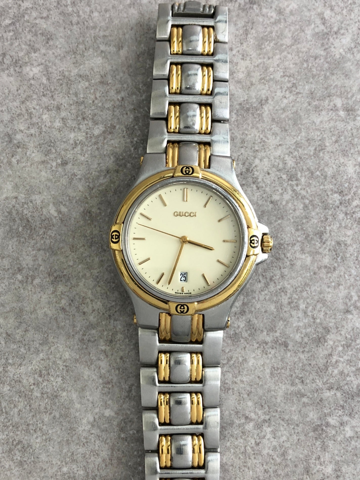 GUCCI Logo Quartz Watch Silver×Gold 9040G Vintage 3vx6v4