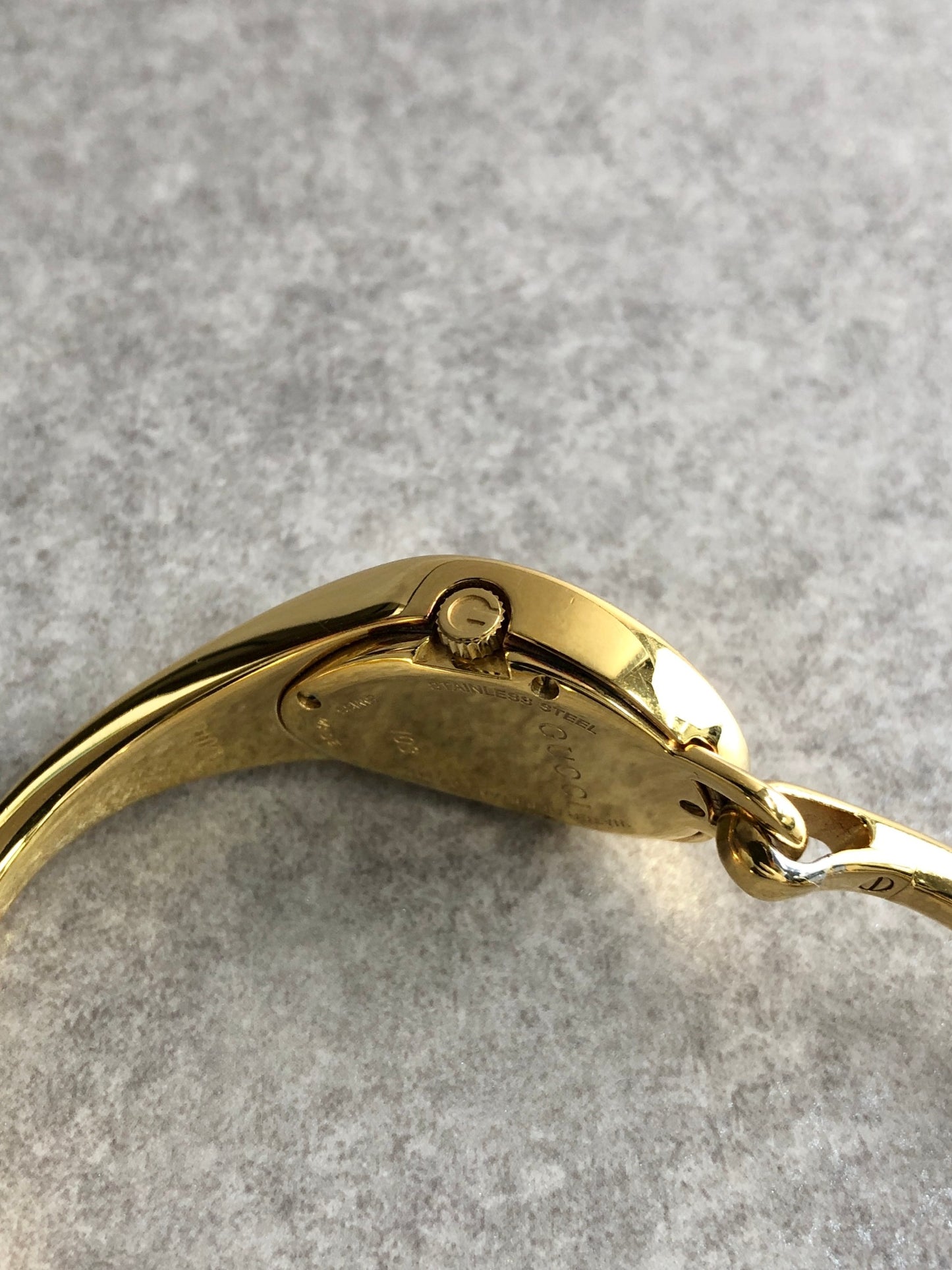 GUCCI Logo Bangle Quartz Watch Gold 103 Vintage 3dvc5d