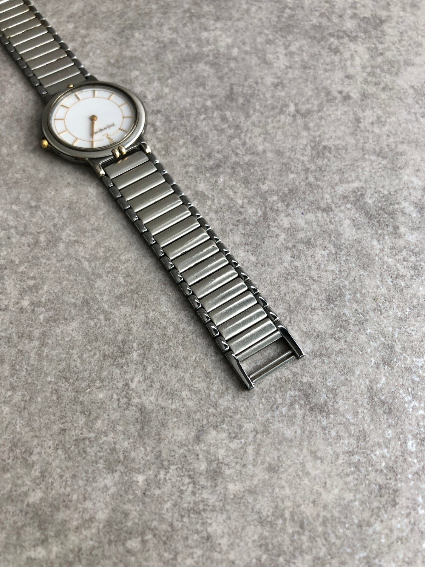 Yves Saint Laurent YSL Logo Quartz Watch Silver 4620-E62275 Vintage h6ftf2