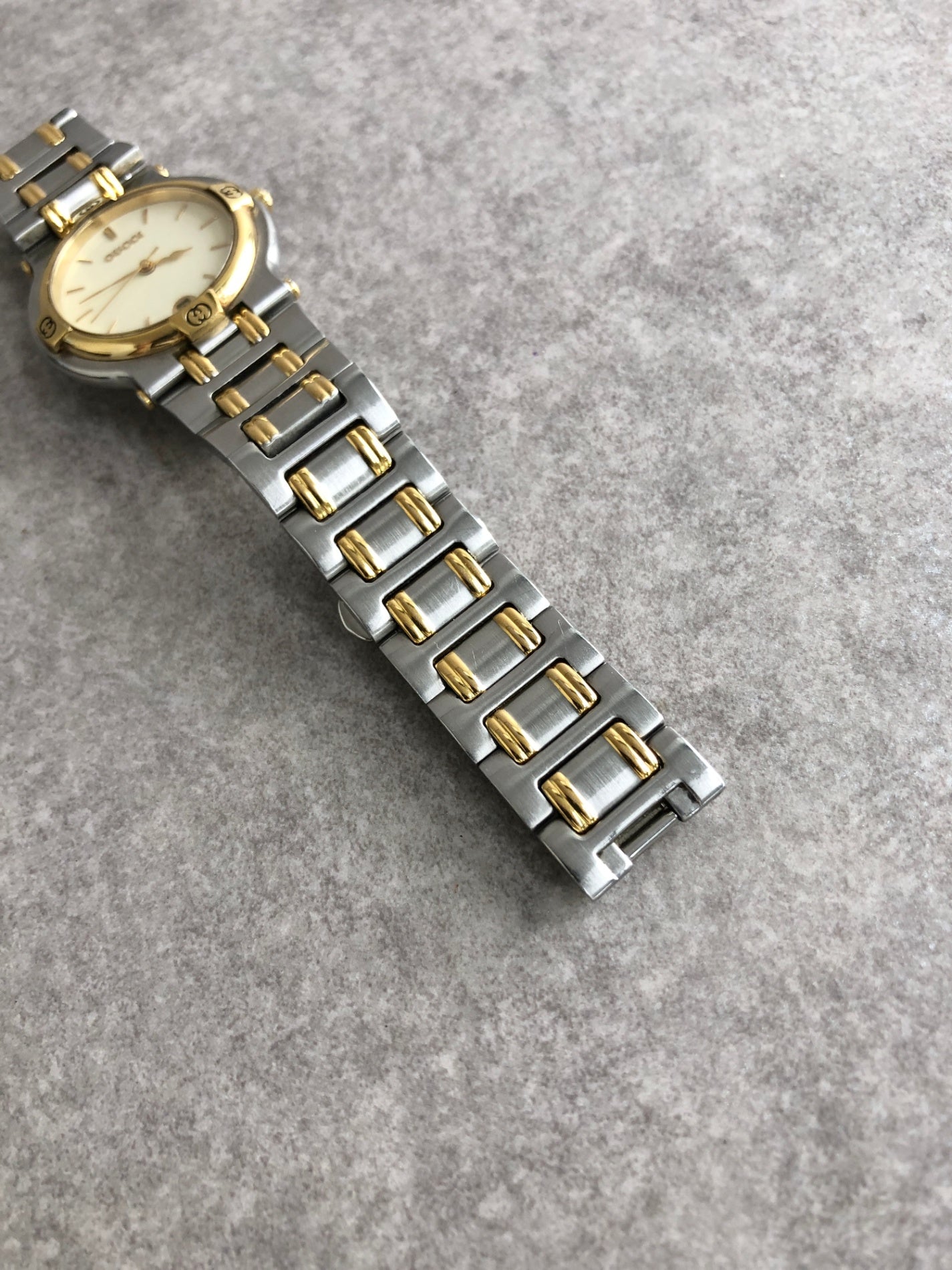 GUCCI Logo Watch Silver×Gold 9000M Vintage vzg4zk