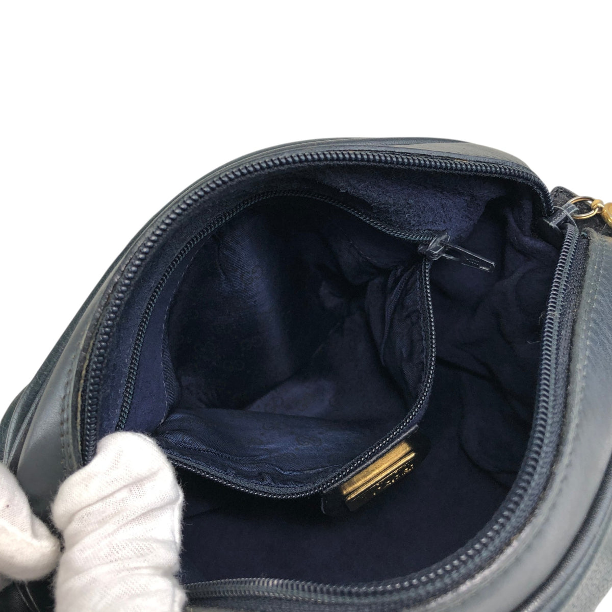 GUCCI Logo Embossed Shoulder bag Navy Vintage e4surv