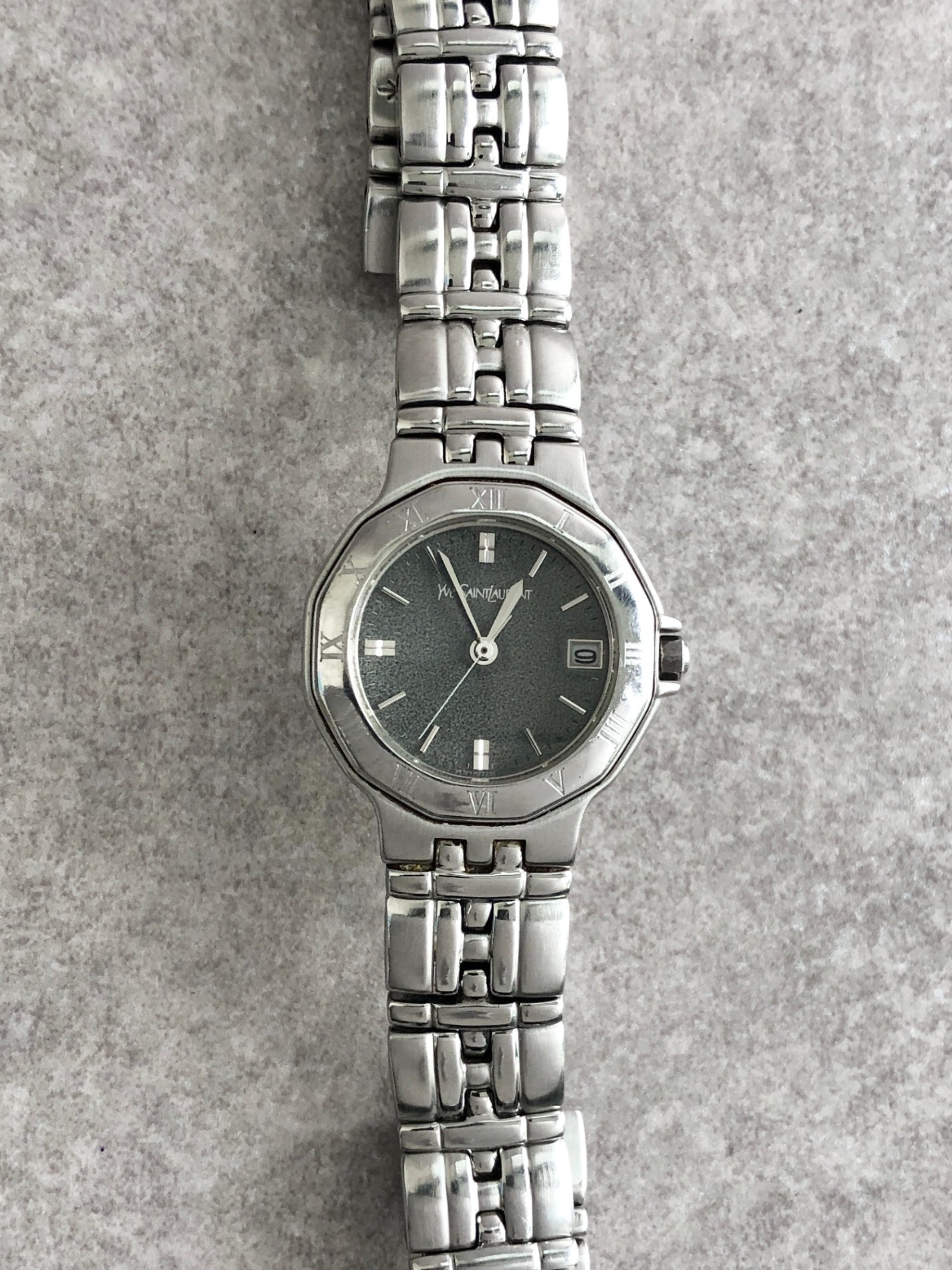 Yves Saint Laurent Logo Watch Silver 9613-H22714 Vintage pjgsae