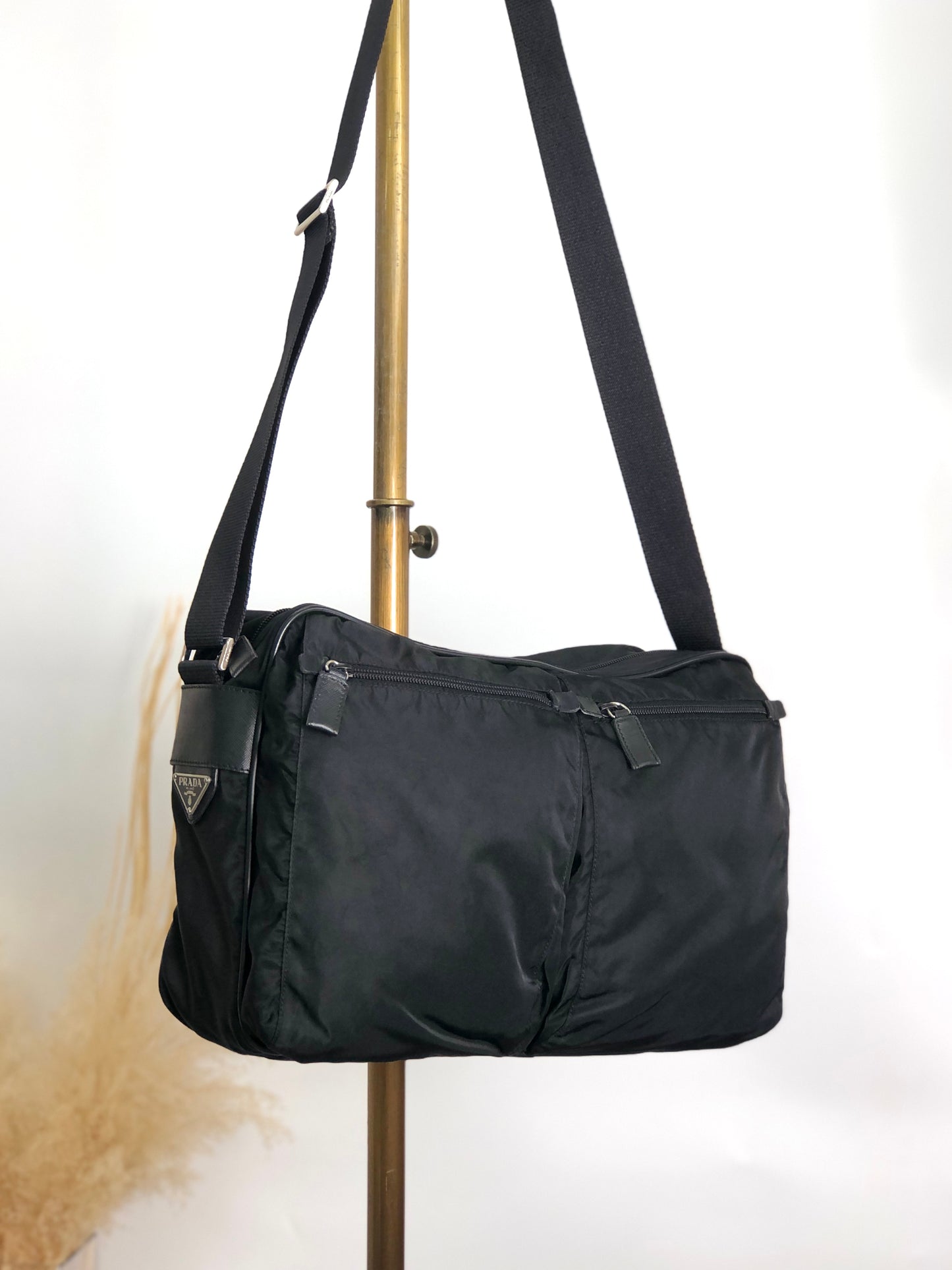 PRADA 三角形標誌雙口袋單肩包 黑色復古 nmgd27