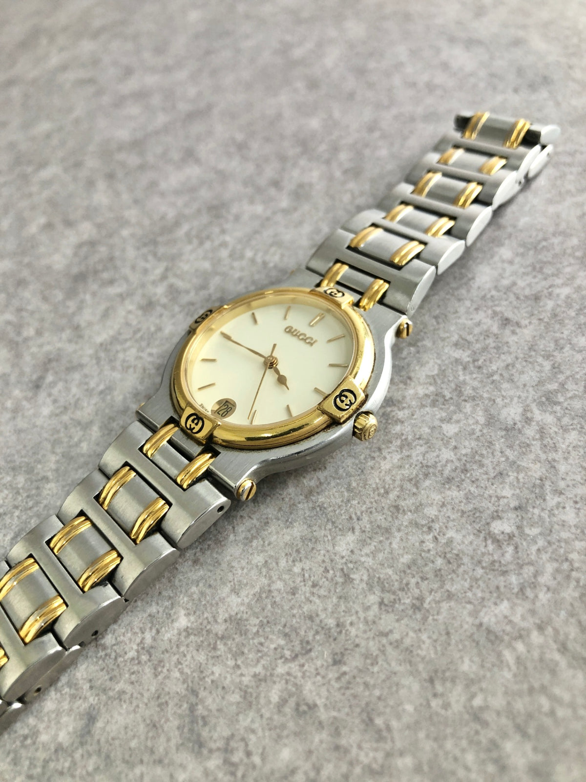 GUCCI Logo Quartz Watch Silver×Gold 9000M Vintage 6up4w4