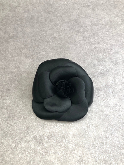 CHANEL Camellia Brooch Black Vintage xseey7