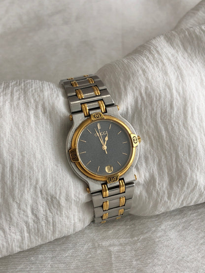 GUCCI Logo Watch Silver×Gold 9000M Vintage wa3rva