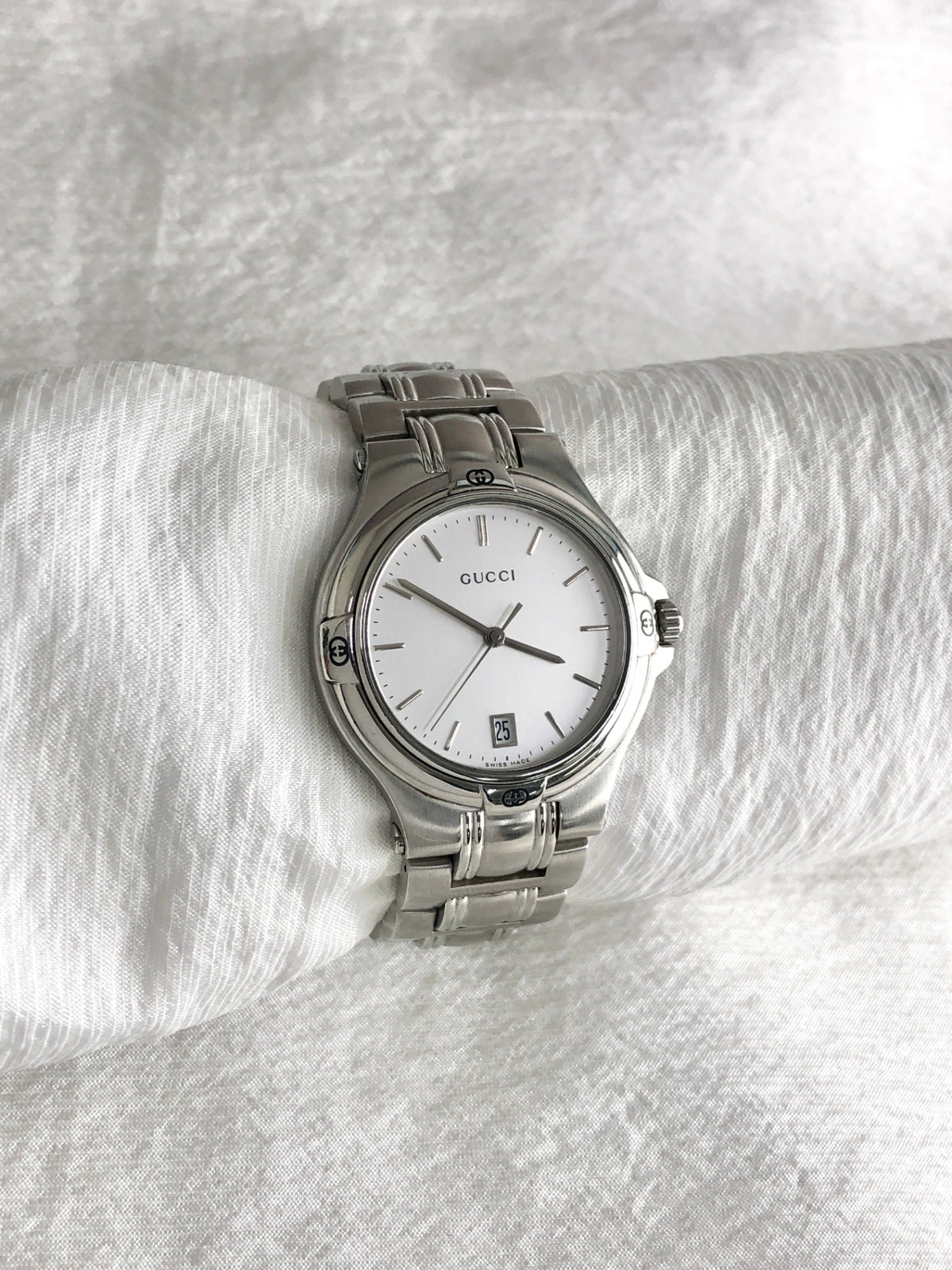 GUCCI Logo Quartz Watch Silver 9040M Vintage 5jb7um