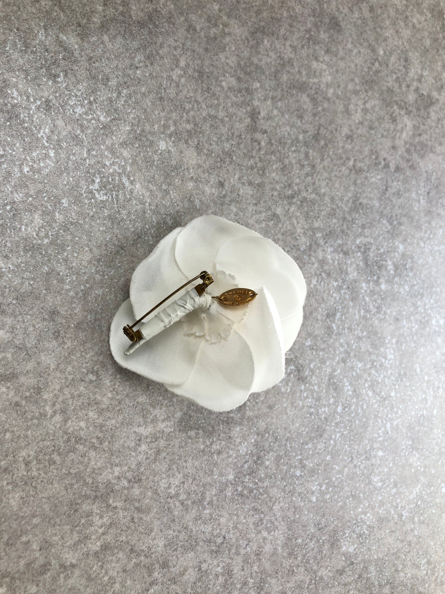 CHANEL Brooch White Vintage 7m3fh4