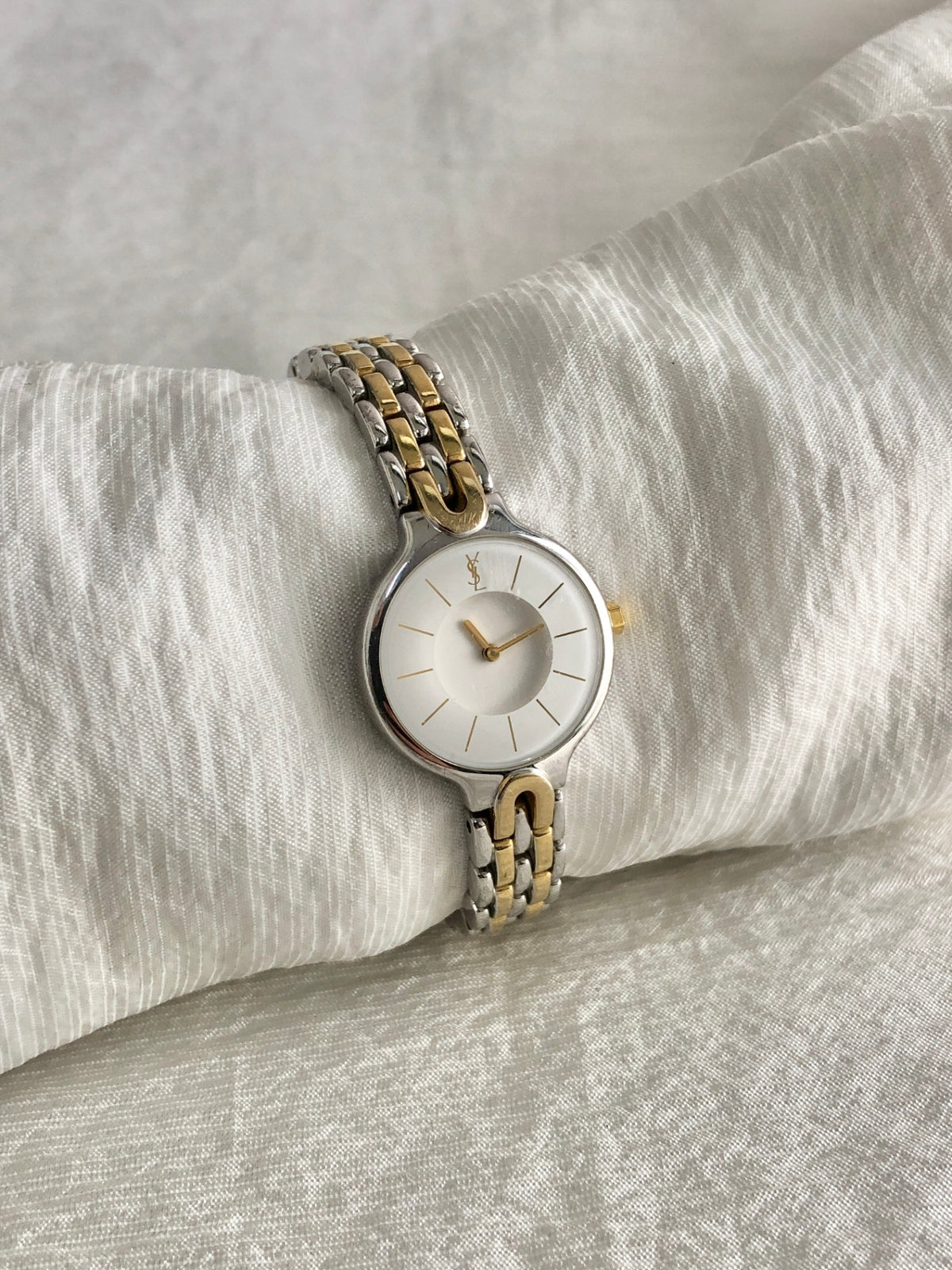 Yves Saint Laurent YSL Logo Quartz Watch Gold×Silver 5421-H08070 Vintage nmsz84
