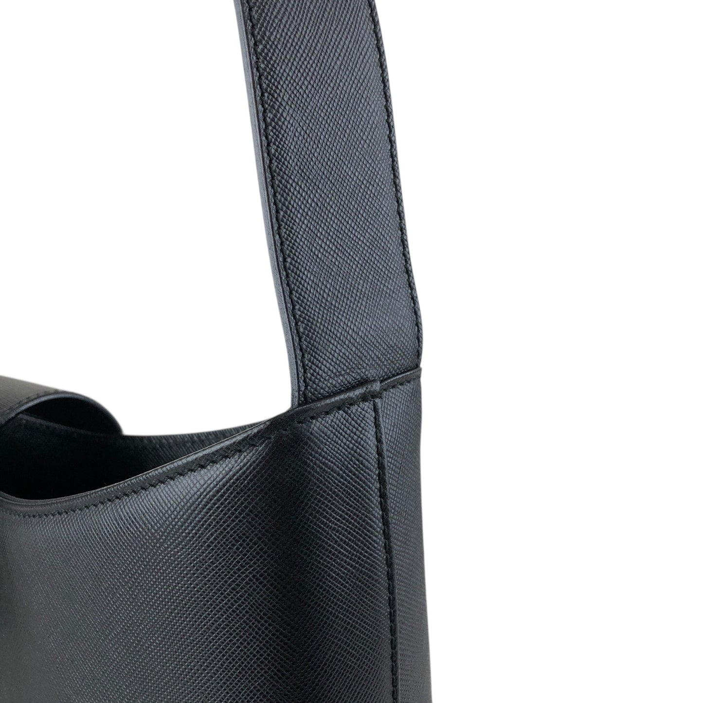 Salvatore Ferragamo Gancini Shoulder bag Black Vintage kz7n2r