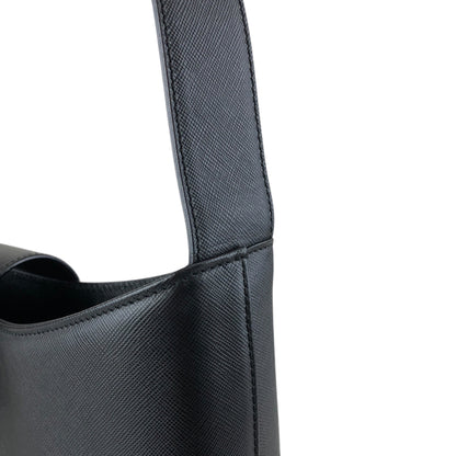 Salvatore Ferragamo Gancini Shoulder bag Black Vintage kz7n2r