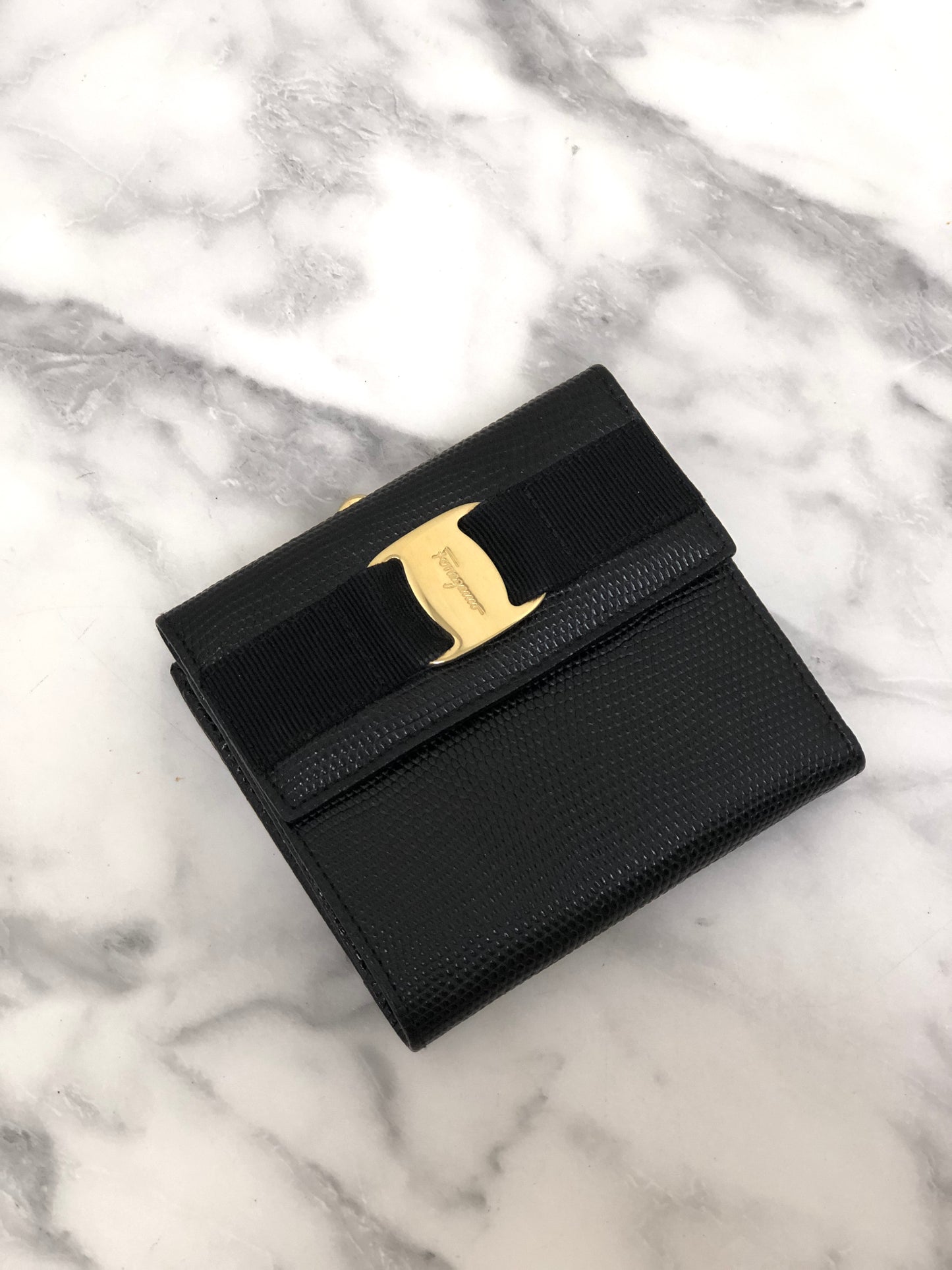 Salvatore Ferragamo Logo Trifold Wallet Black Vintage vktnxv