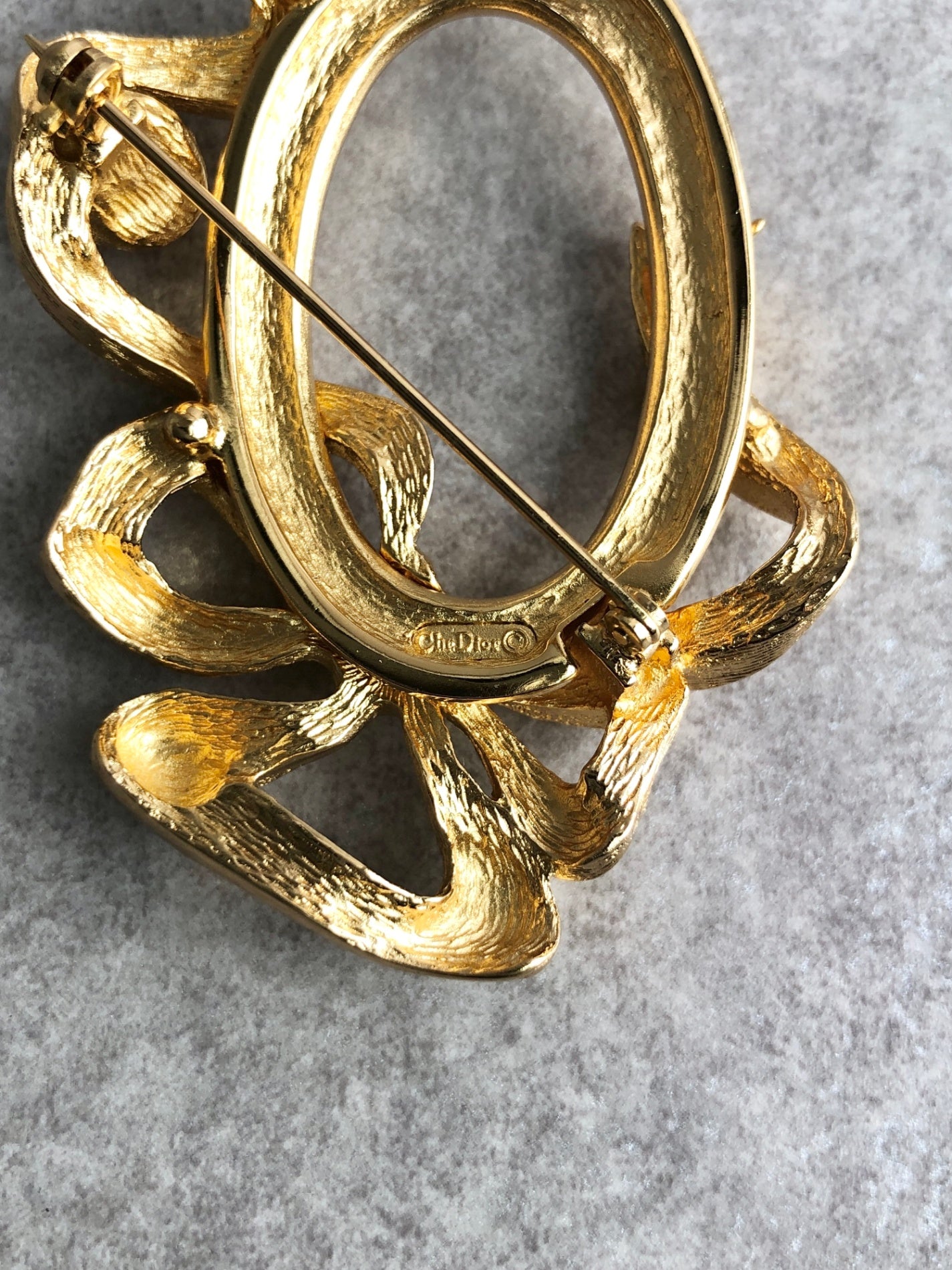 Christian Dior Ribbon Motif Brooch Gold Vintage xxvuwu
