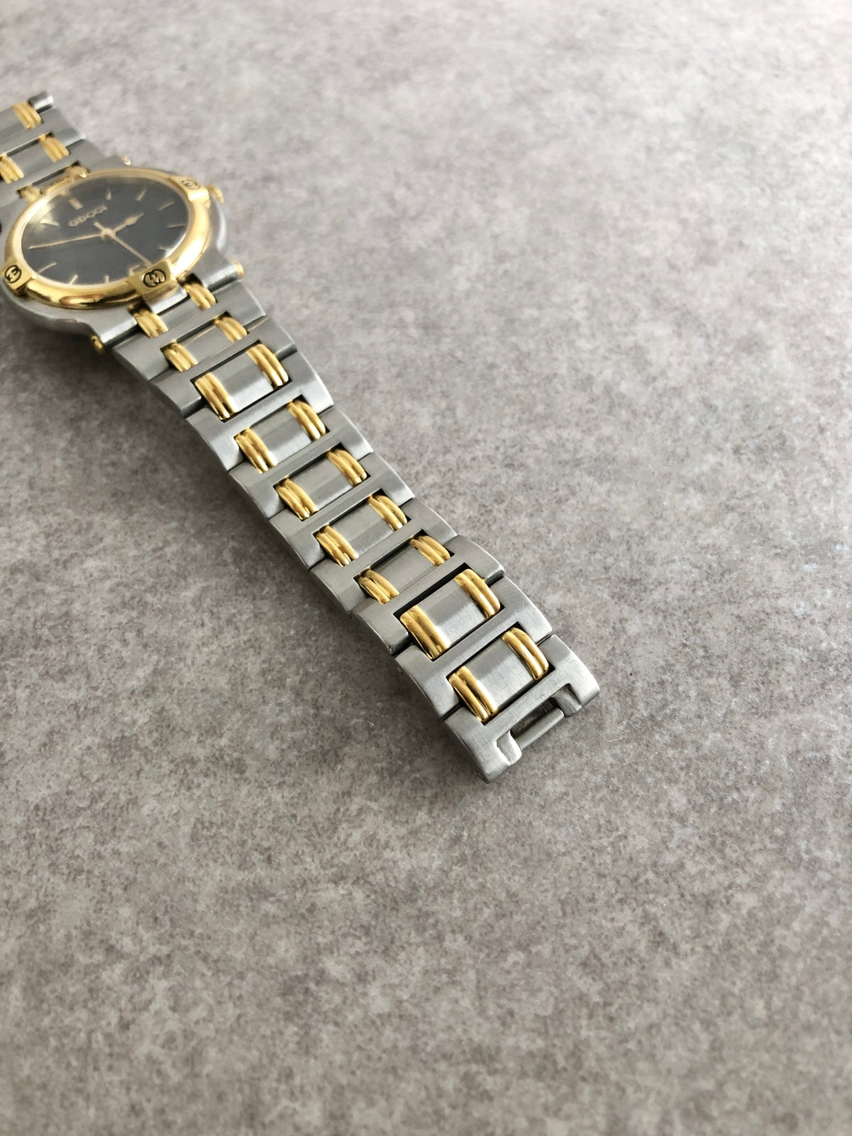 GUCCI Logo Quartz Watch Silver×Gold 9000Ｍ Vintage sfxwi2