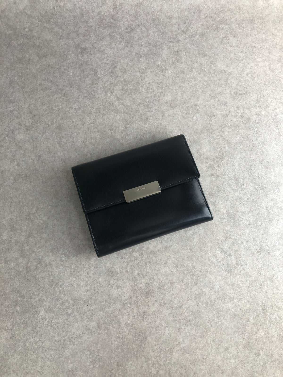 PRADA Logo Folded Wallet Black Vintage j6jr5n