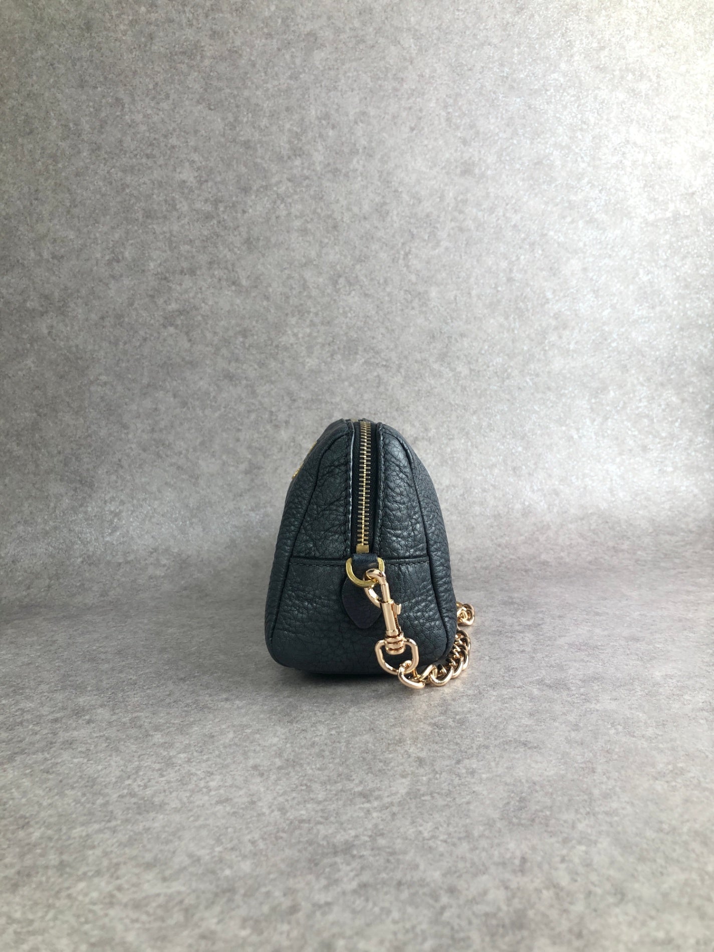 PRADA Logo Small Chain Handbag Navy Vintage vycuvh