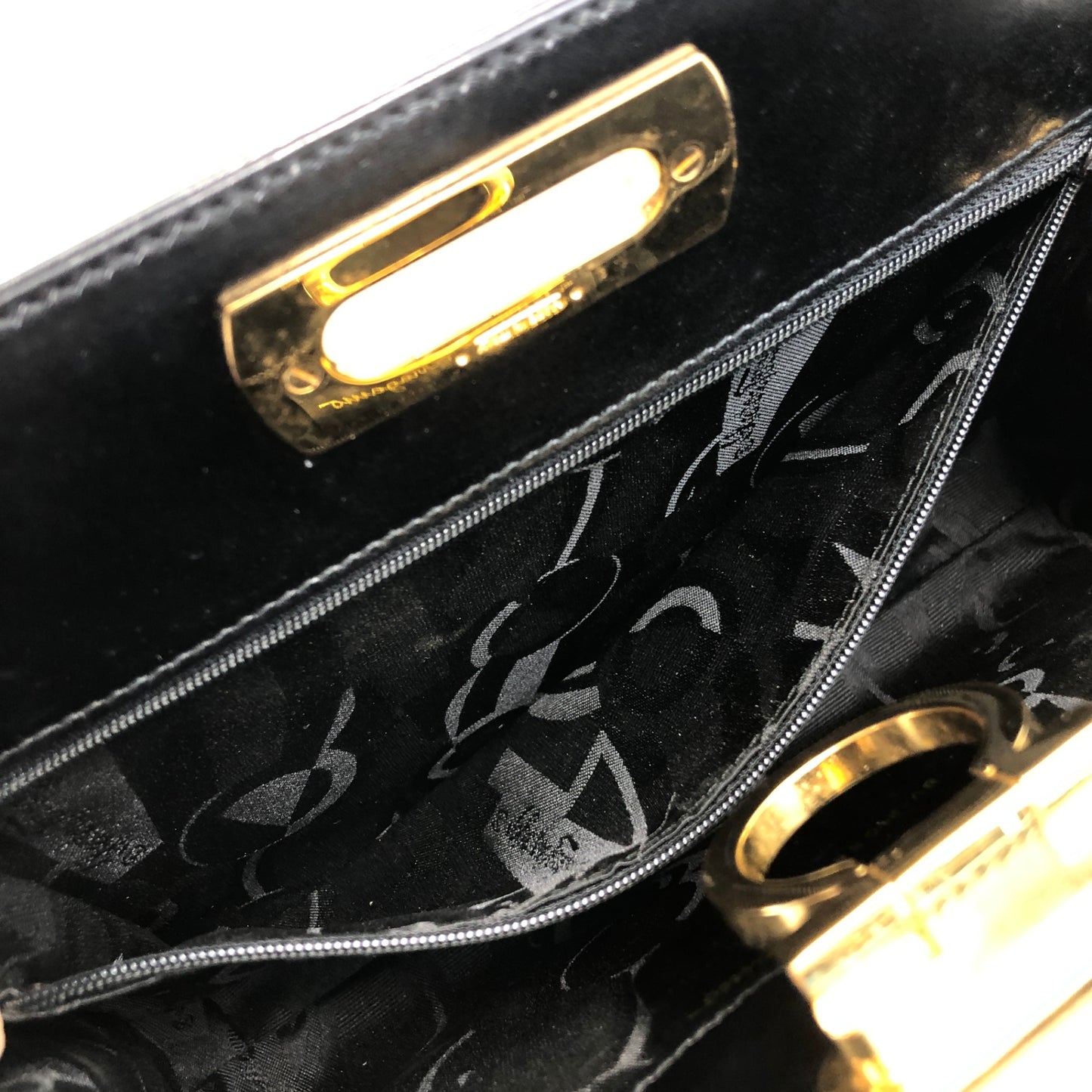 Salvatore Ferragamo Gancini Chain Shoulder bag Black Vintage zhmyy2