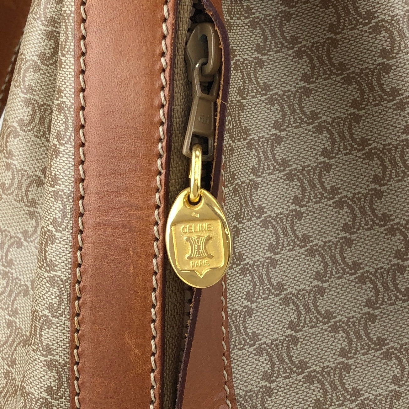 CELINE Macadam Blason Drawstring Shoulder bag Beige Vintage xyjee7