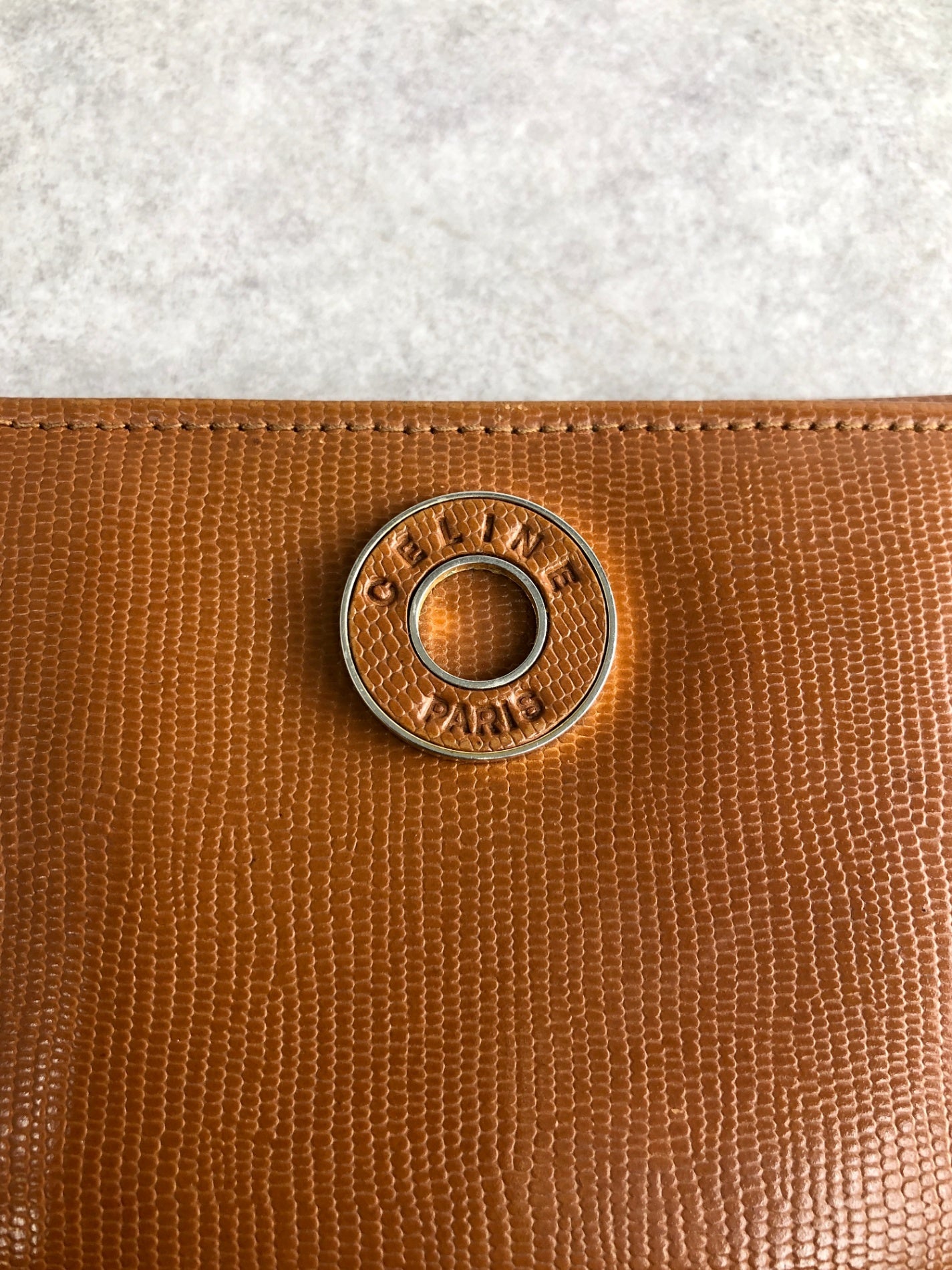 CELINE Circle Logo Folded Wallet Camel Vintage xhrnc5