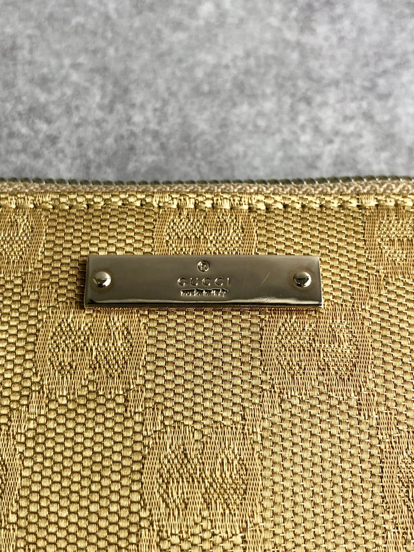 GUCCI GG Canvas Folded Wallet Gold Vintage 3fmuab