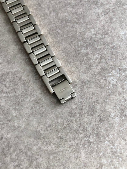 Yves Saint Laurent YSL Logo Watch Gold 2200-229789Y Vintage xyyehf