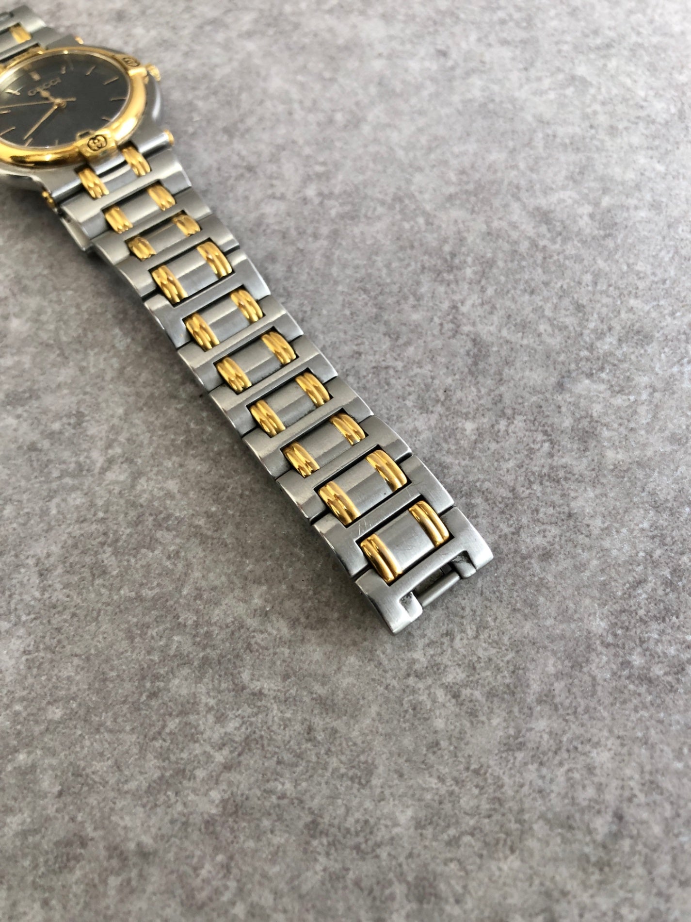 GUCCI Logo Watch Silver×Gold 9000M Vintage wa3rva