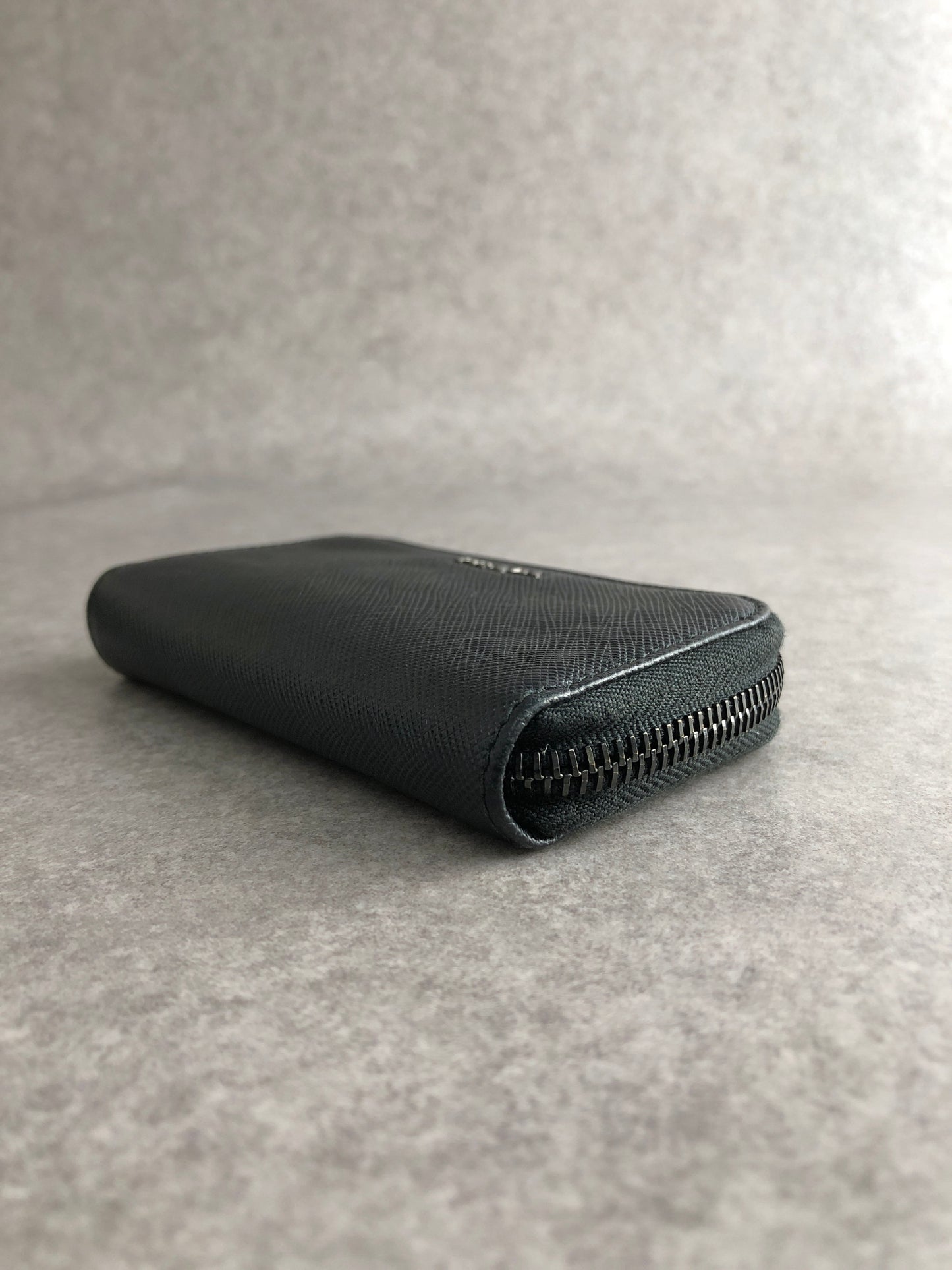 PRADA Logo Embossed Key Case Black Vintage f2x3fr