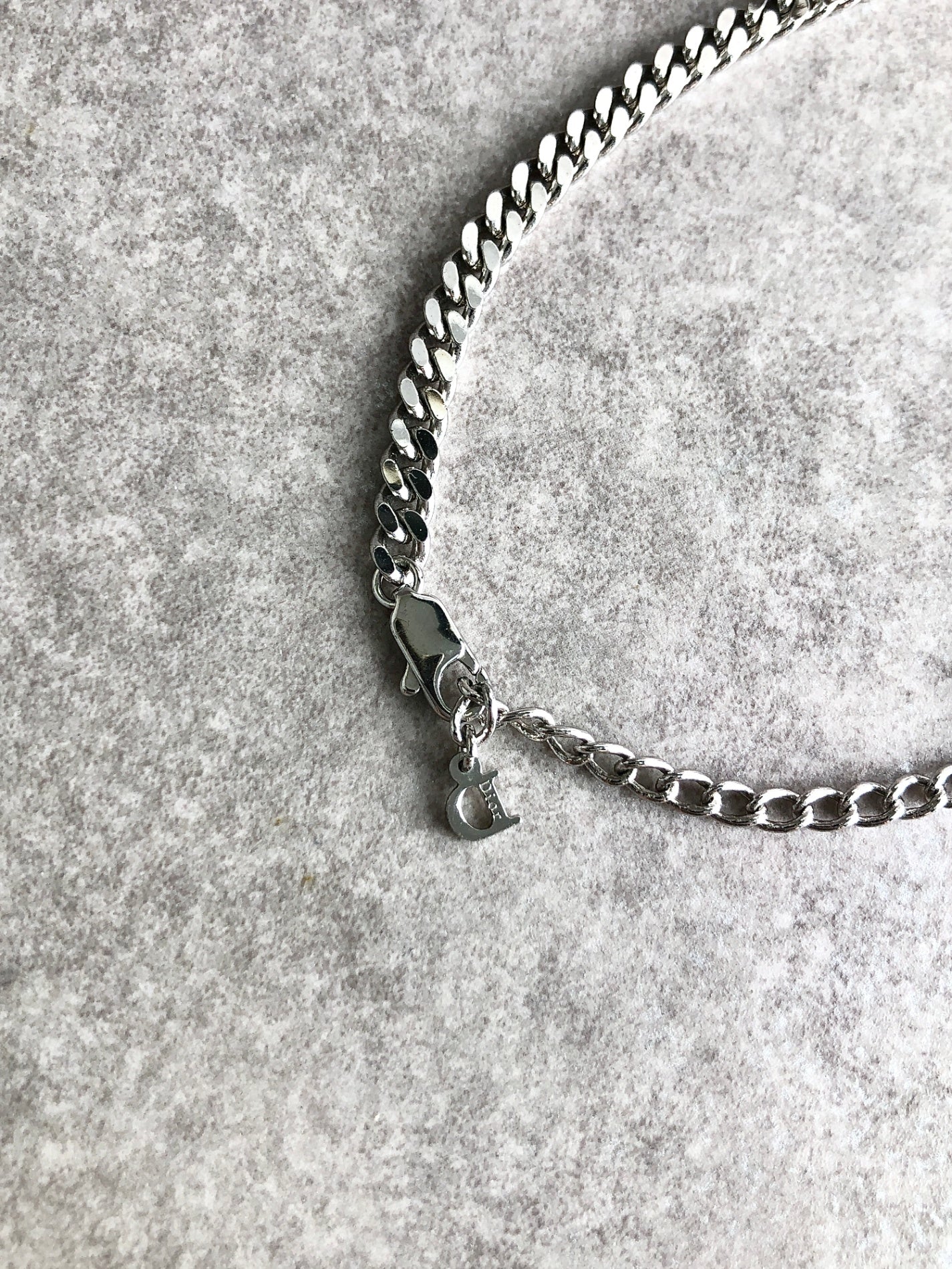 Christian Dior CD 標誌緞帶圖案項鍊銀色復古 37tj2k