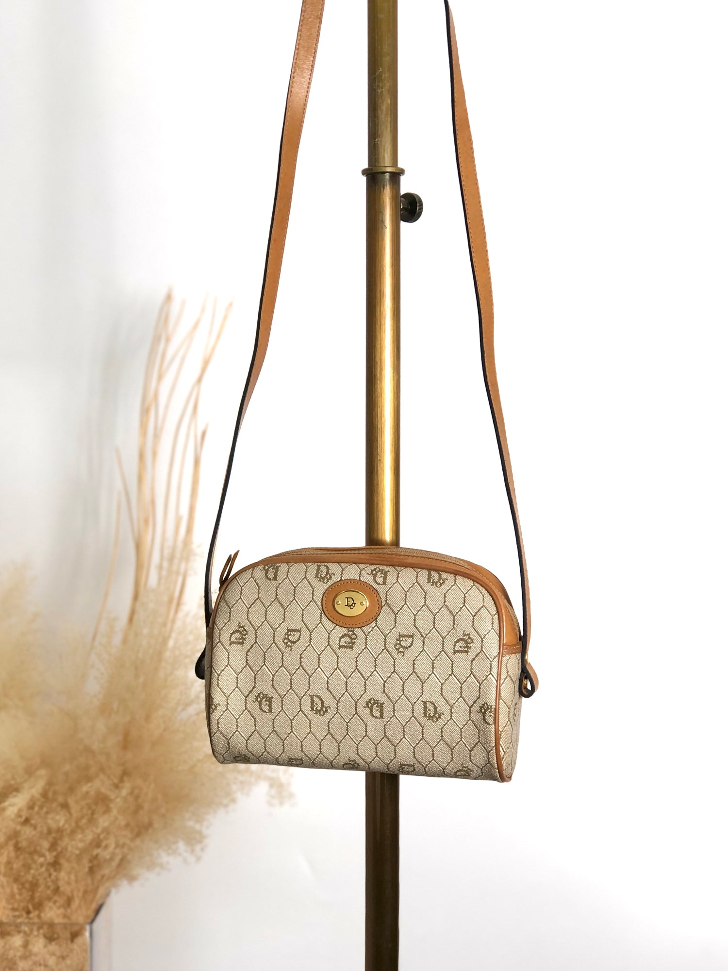 レア♡Diorヴィンテージ白レザーバッグ 丸型ハンドル Vintage Christian Dior | VintageShop solo