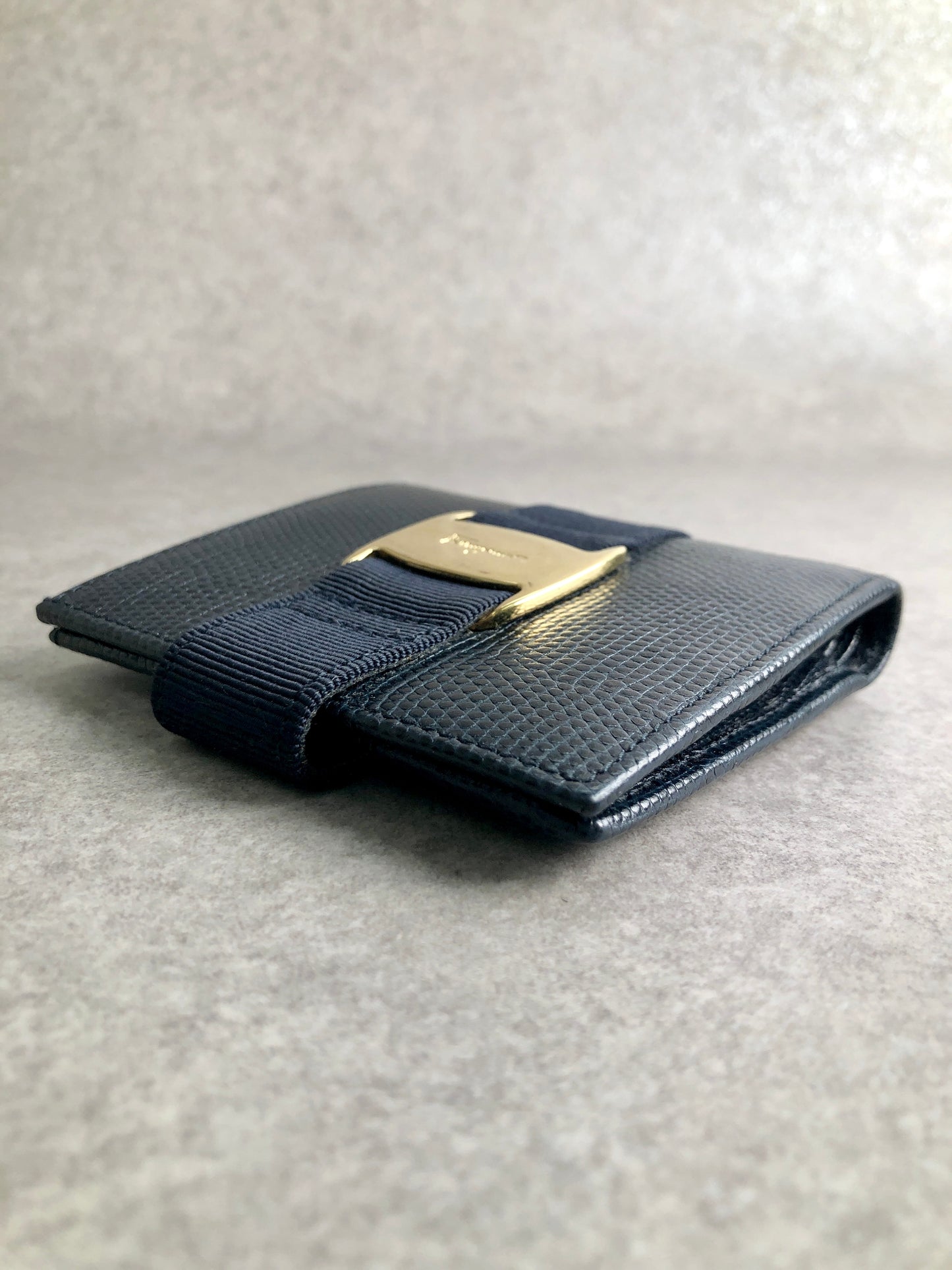 Salvatore Ferragamo Logo Folded Wallet Black Vintage bgm2d8