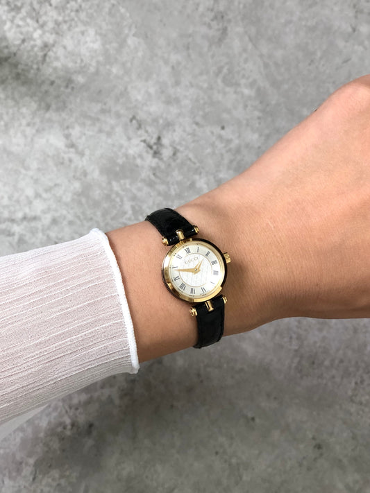 GUCCI Logo Quartz Watch Gold×Black 2040L Vintage 4eerzi