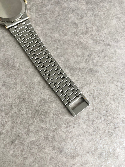 GUCCI Logo Quartz Watch Silver×Gold 9000M Vintage 6pbxdx
