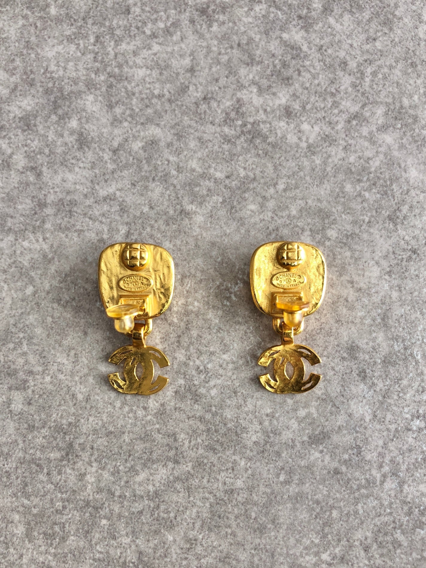 CHANEL Coco Mark Earrings Gold Vintage fhdf5m