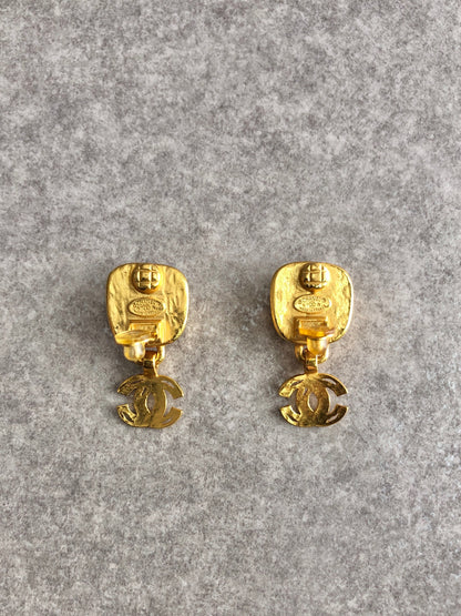 CHANEL Coco Mark Earrings Gold Vintage fhdf5m