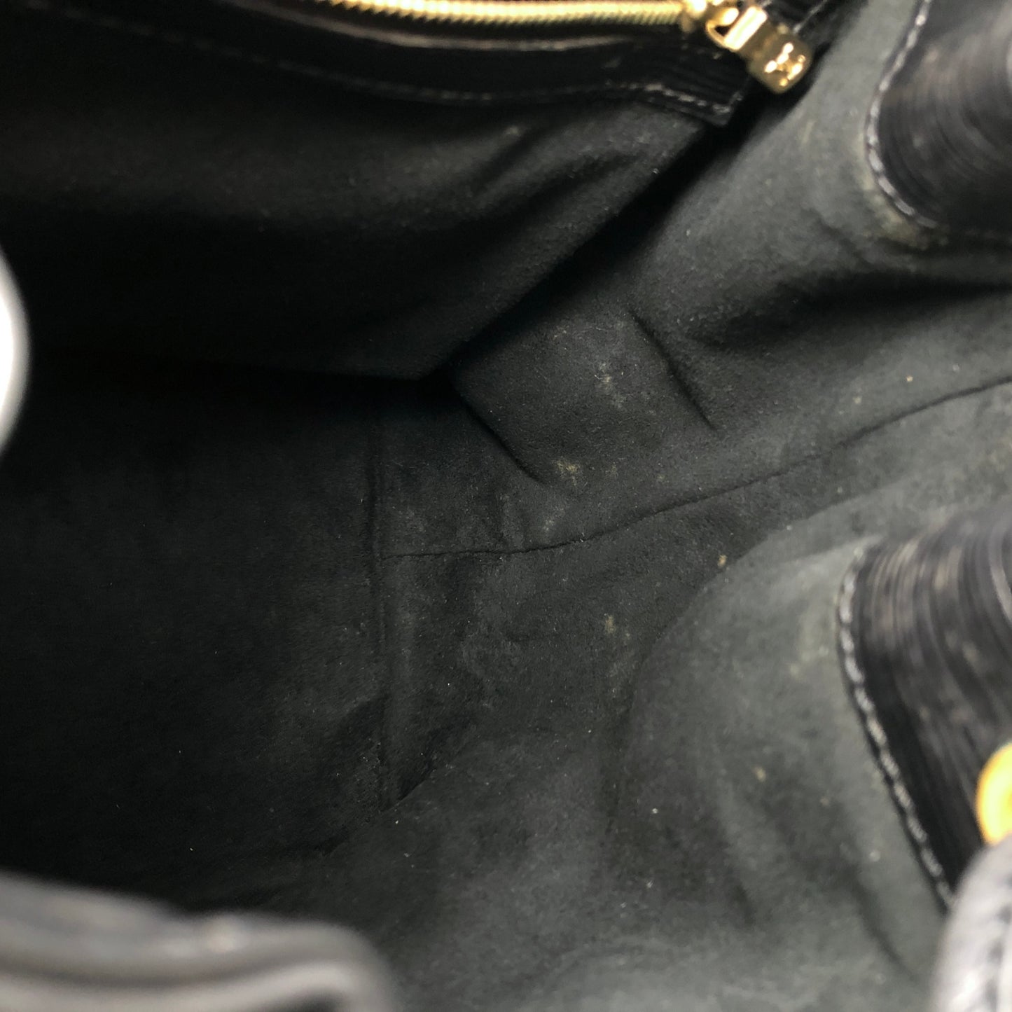 LOUIS VUITTON Epi Drawstring Shoulder bag Black Vintage jpzhvn