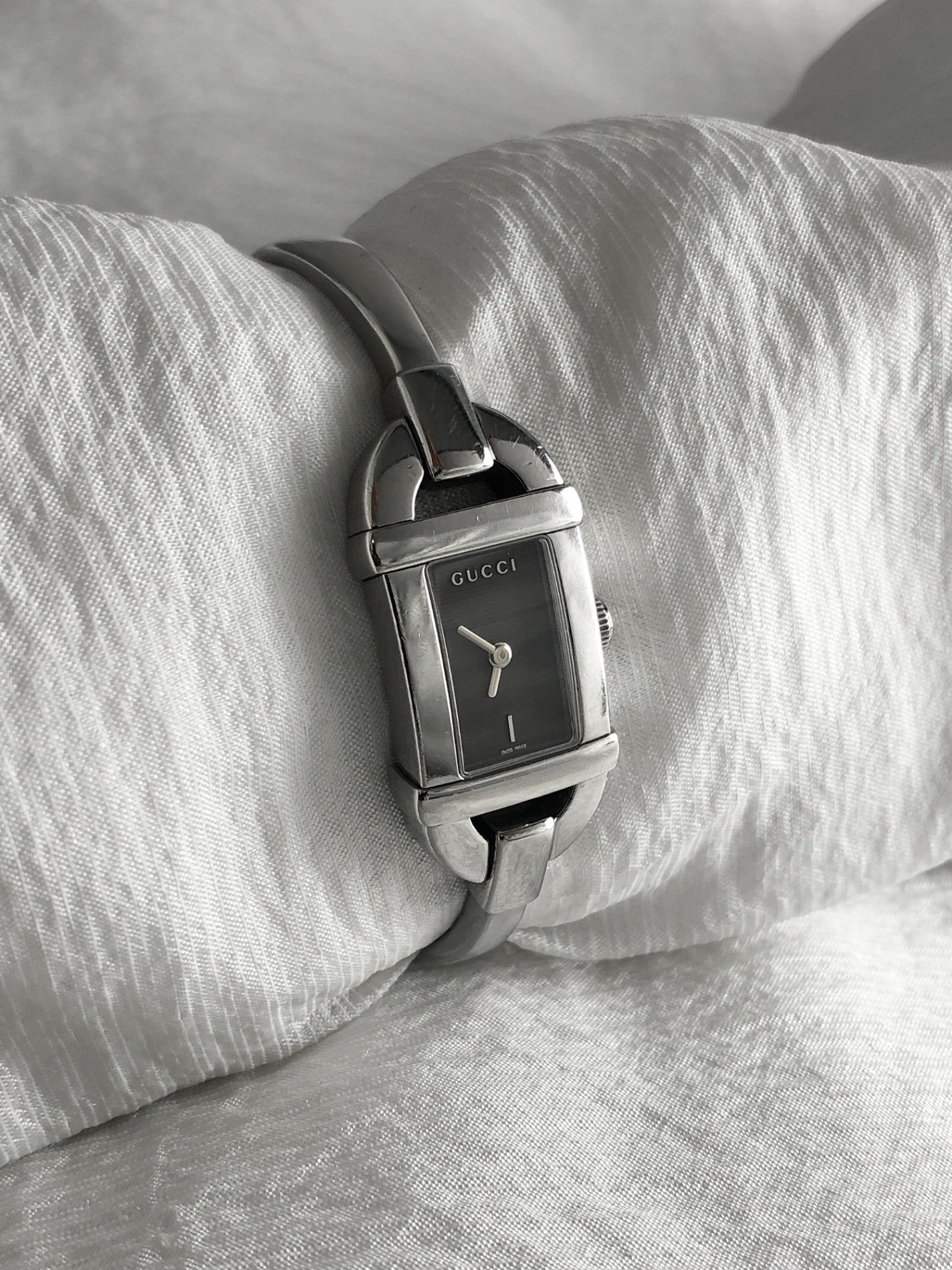 GUCCI Bangle Watch Silver 6800L Vintage 4cxr5p