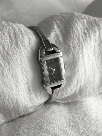 GUCCI Bangle Watch Silver 6800L Vintage 4cxr5p
