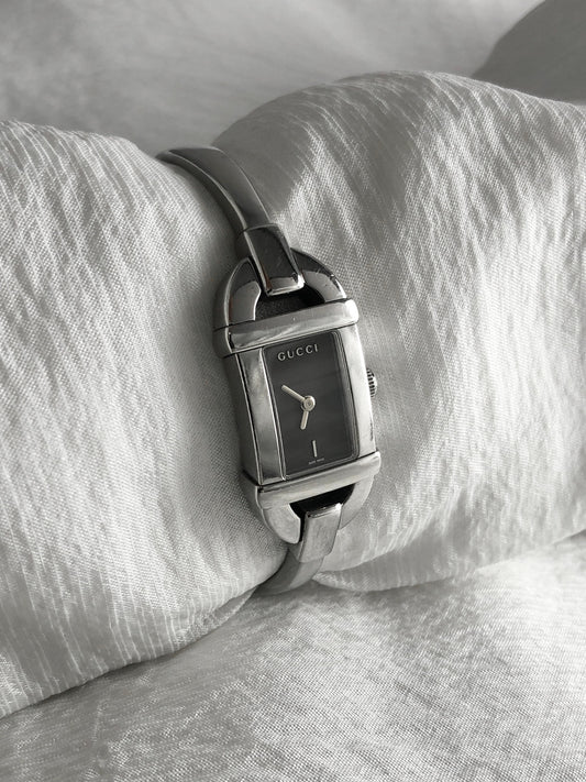 GUCCI Bangle Watch Silver 6800L Vintage 4cxr5p