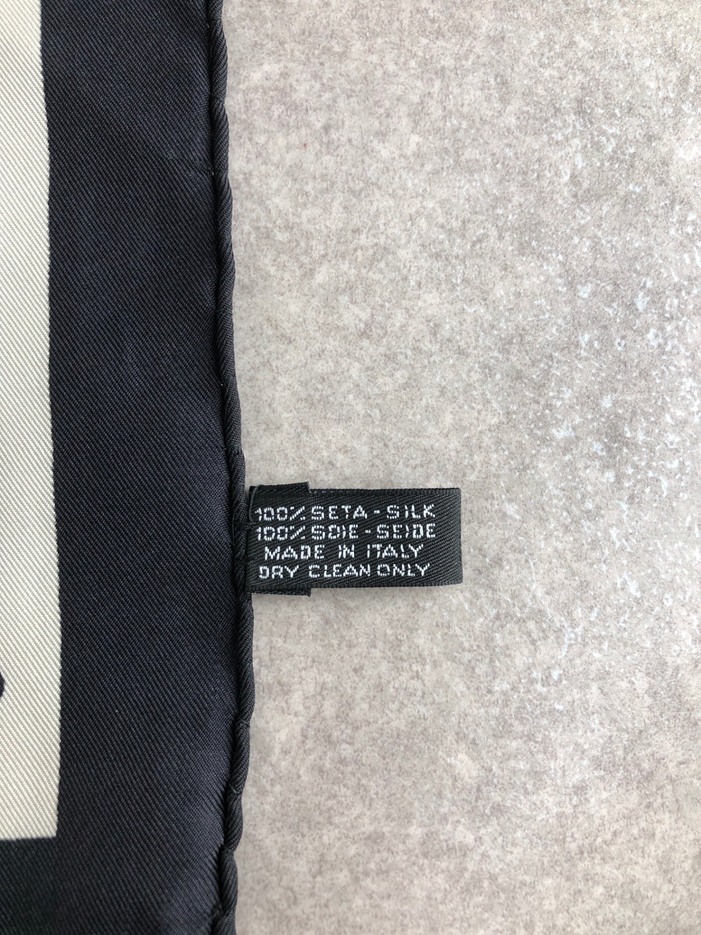 CELINE Scarf Black×White Vintage 3nepaj – VintageShop solo