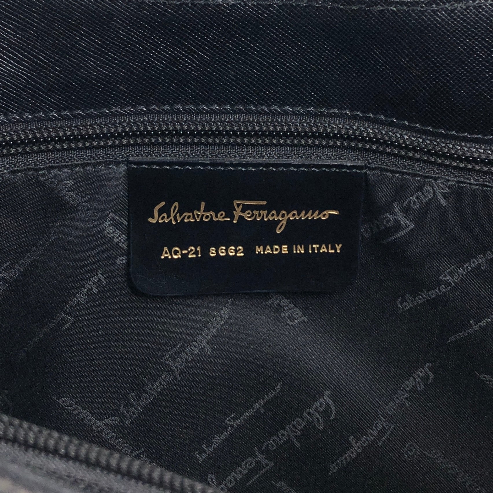Salvatore Ferragamo Gancini Shoulder bag Black Vintage 3v3rtg
