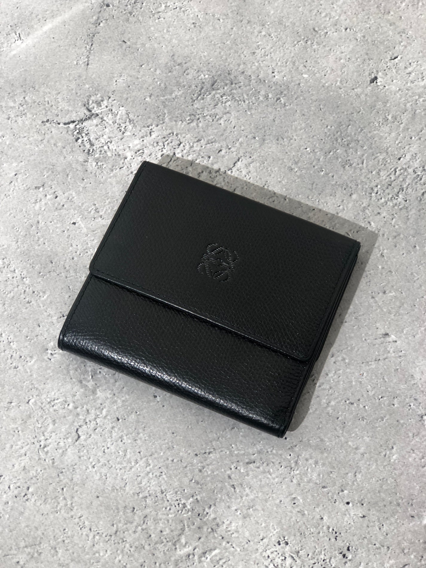 LOEWE Anagram Logo Leather Trifold Wallet Black Vintage i27f3r