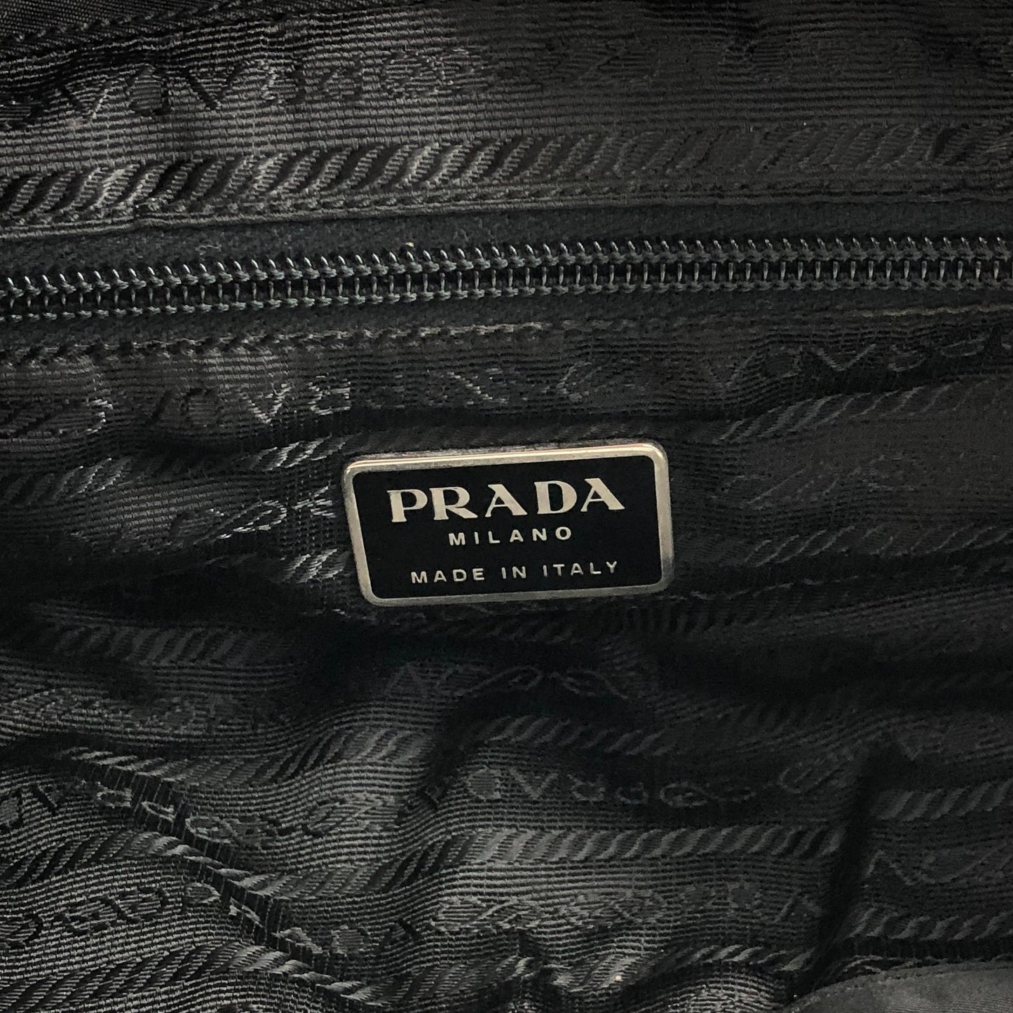 PRADA 三角形標誌雙口袋背包黑色復古 482mjk