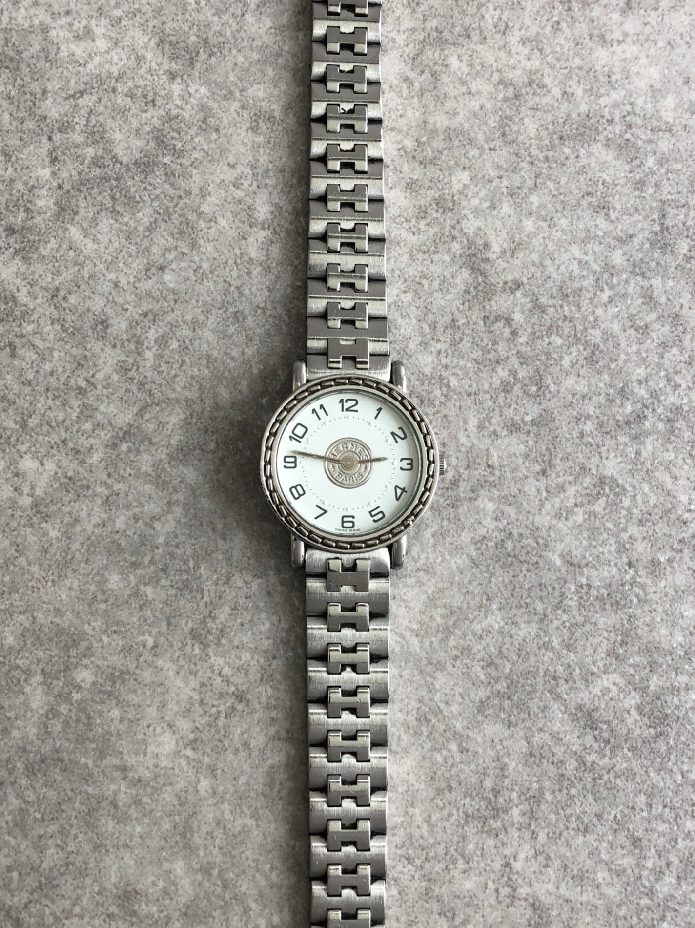 HERMES Serie 石英腕錶銀色復古 nhc2dv