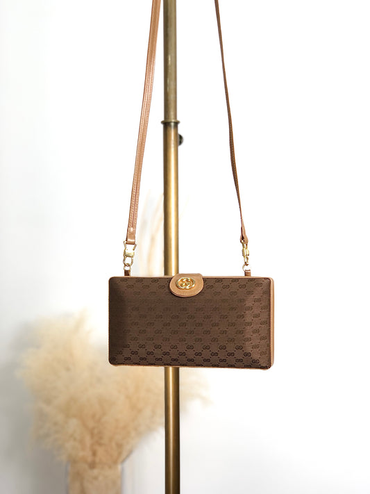 GUCCI GG Logo Motif Shoulder bag Brown Vintage xfb6jw
