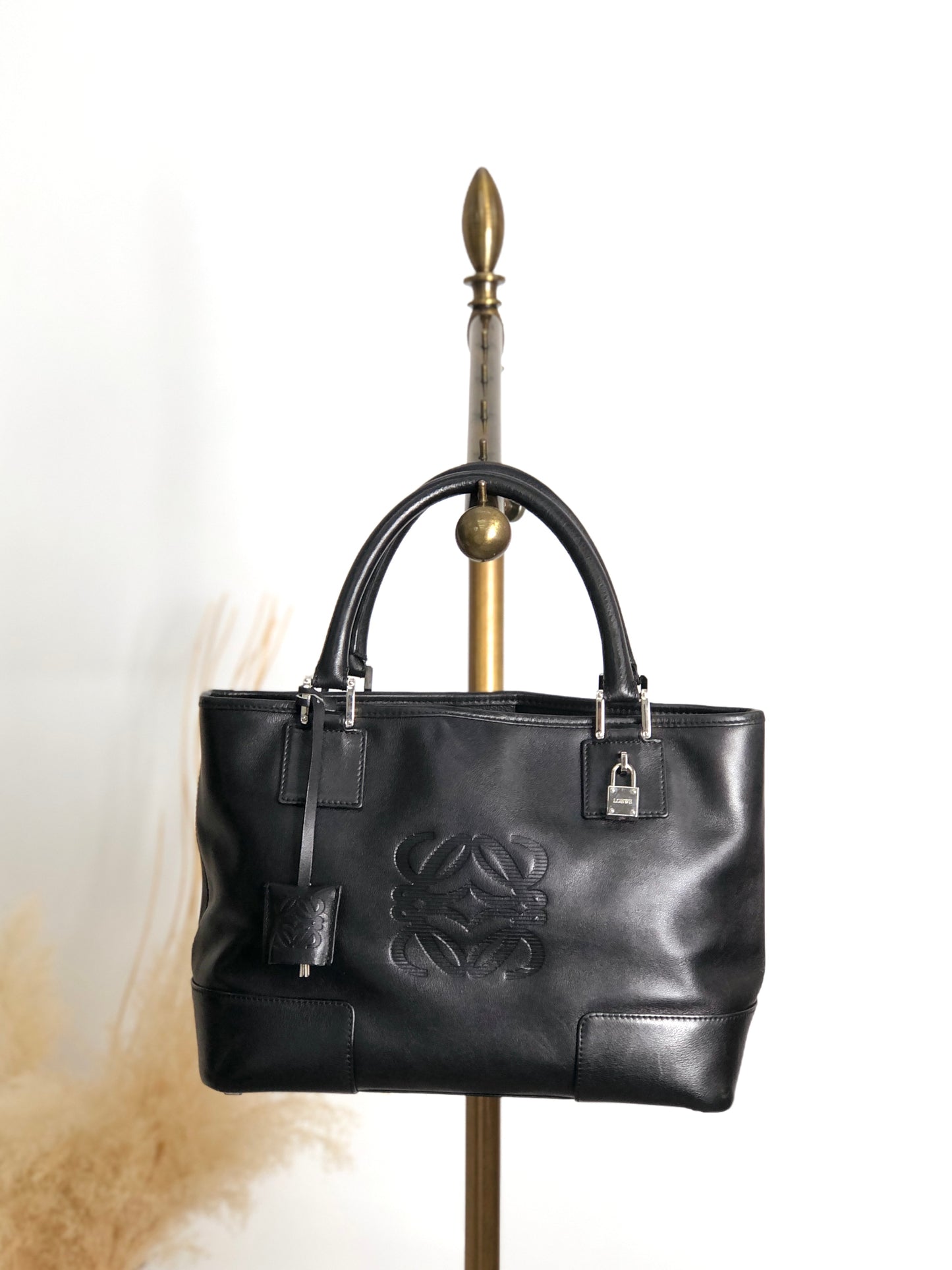 LOEWE Anagram Totebag Black Vintage hyrmur