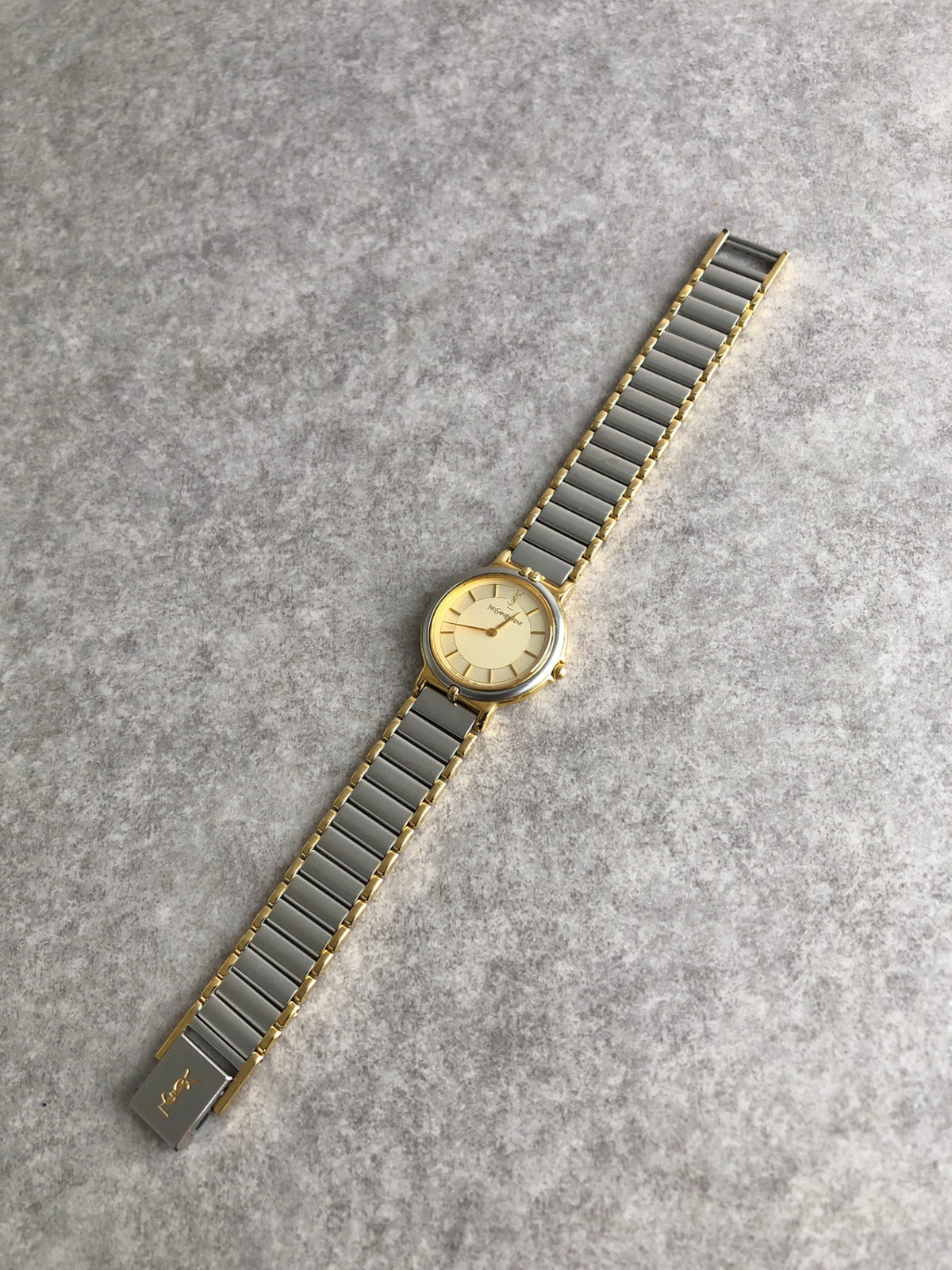 Yves Saint Laurent YSL Logo Quartz Watch Silver 2200-228481 Vintage d25enz