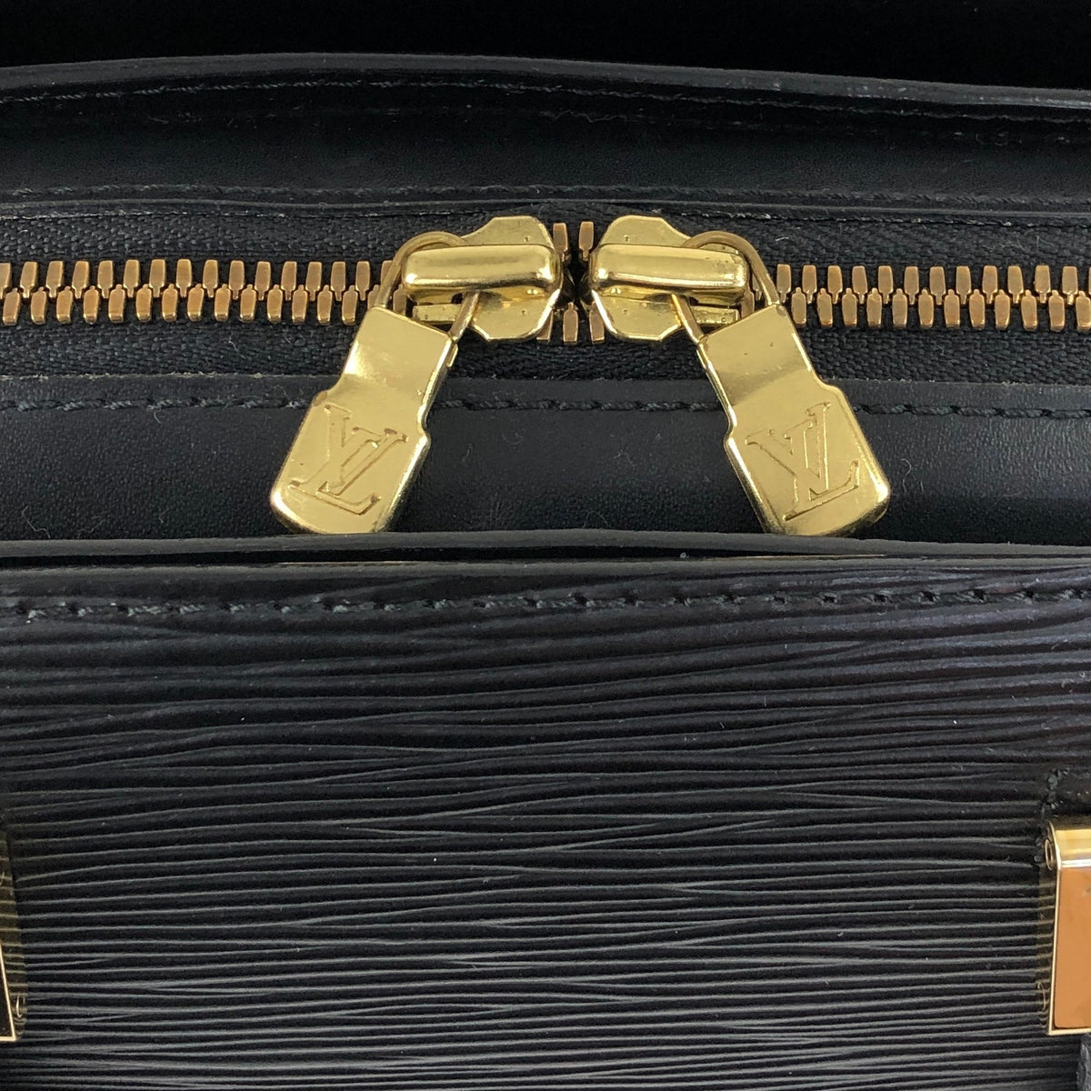 LOUIS VUITTON Epi Handbag Black Vintage dfb7ei