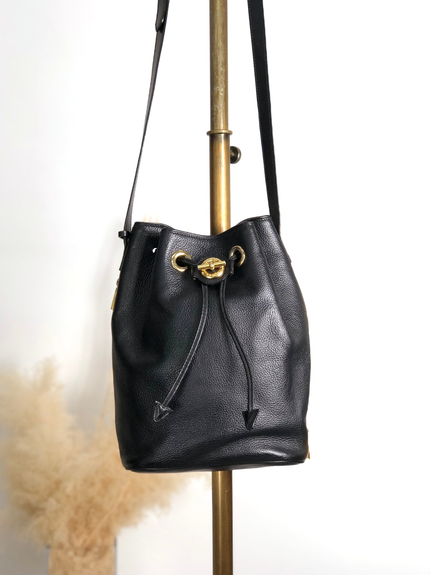 CELINE Toggle Clasp Drawstring Shoulder bag Black Vintage mgyxeh