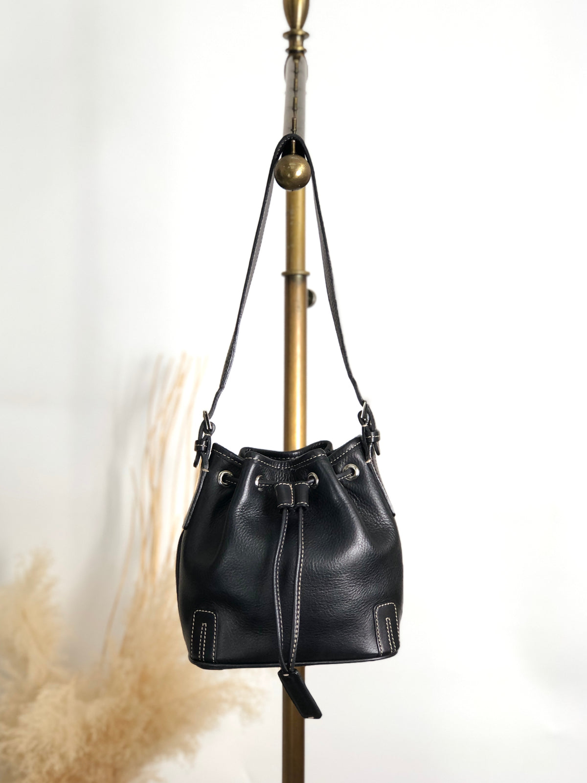 BURBERRY Logo Drawstring Shoulder bag Black Vintage phkwjb